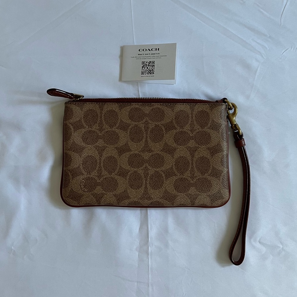 Coach Essential Small Wristlet Signature Canvas - Picture 4 of 6